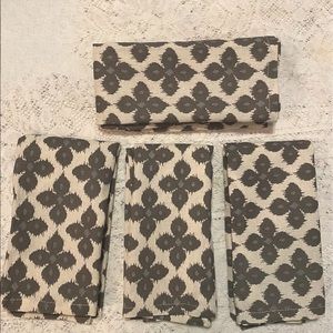 Elrene Home Fashions Everyday Casual
Decorative cloth napkins 17"x17" - Set of 4